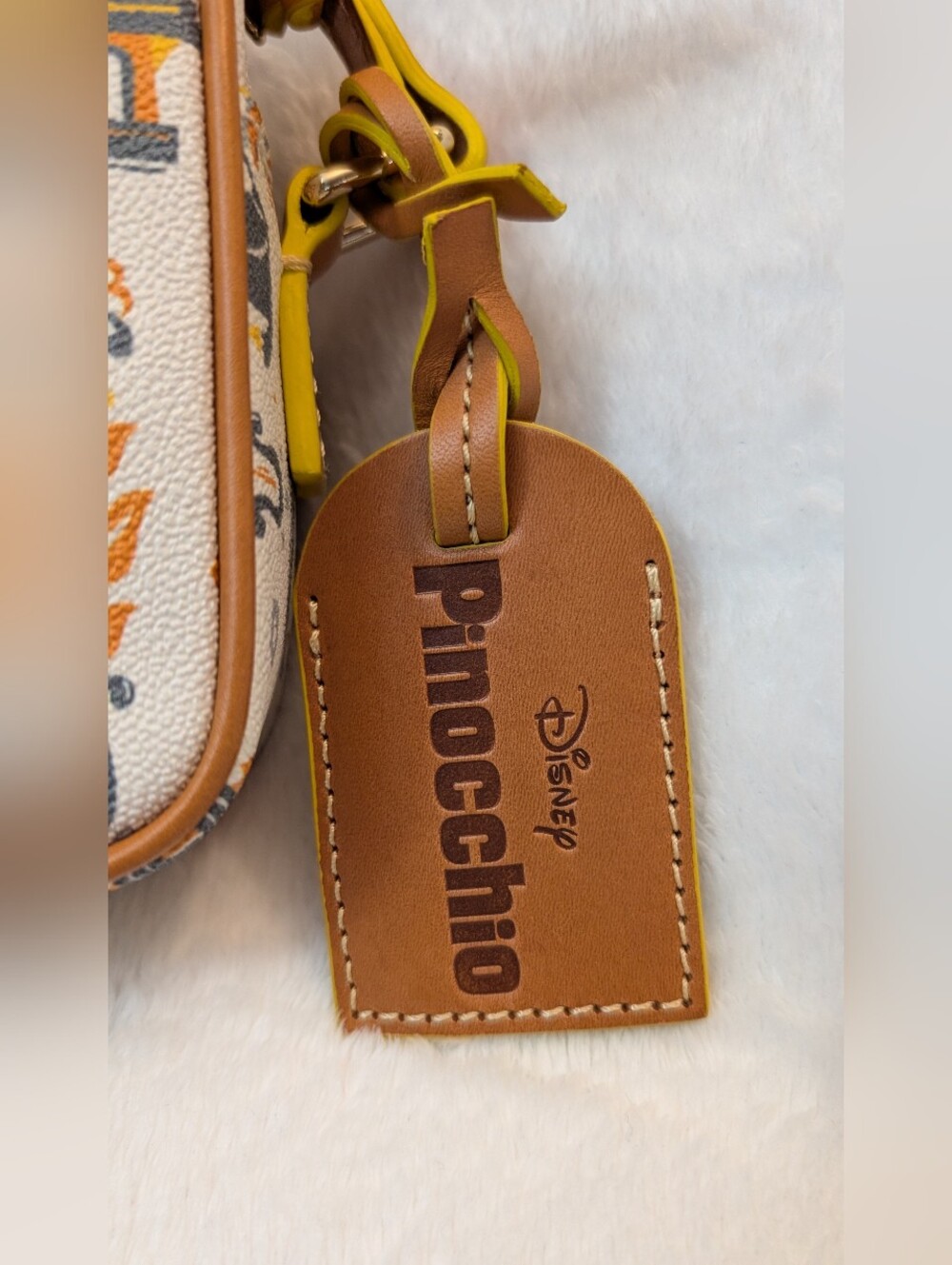 Dooney and Bourke Disney Pinocchio Figaro and Cleo Crossbody Camera Bag NWOT - Picture 4 of 11